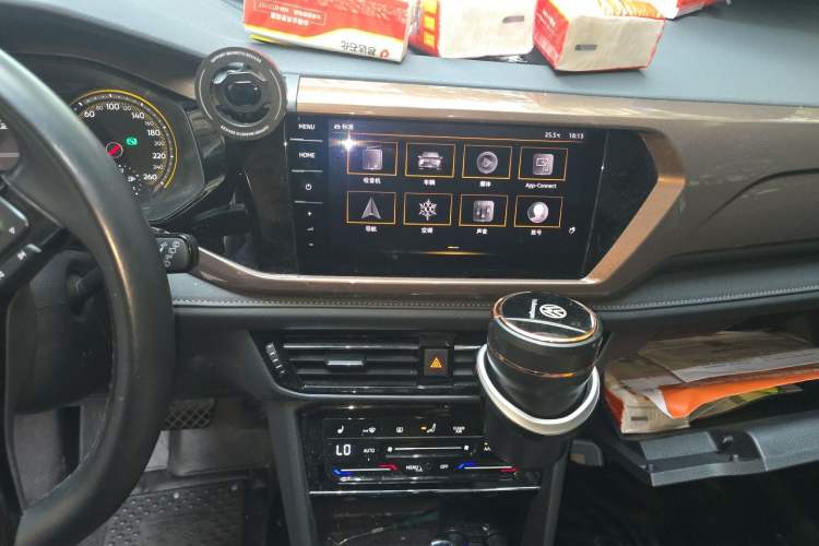 Used Volkswagen Tharu 2021 280TSI Two-Wheel-Drive Luxury Plus Edition Audio And AC Panel