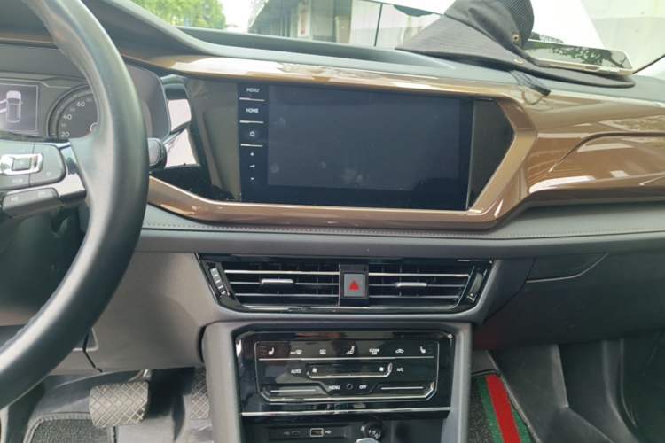 Used Volkswagen Tharu 2021 280TSI Two-Wheel-Drive Luxury Plus Edition Audio And AC Panel