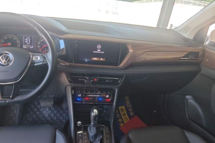 Used Volkswagen Tharu 2021 280TSI Two-Wheel-Drive Luxury Plus Edition Audio And AC Panel