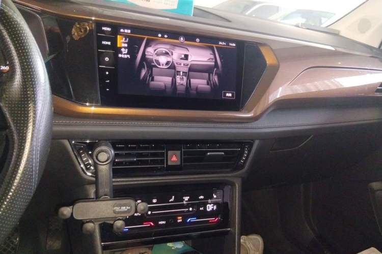 Used Volkswagen Tharu 2021 280TSI Two-Wheel-Drive Luxury Plus Edition Audio And AC Panel