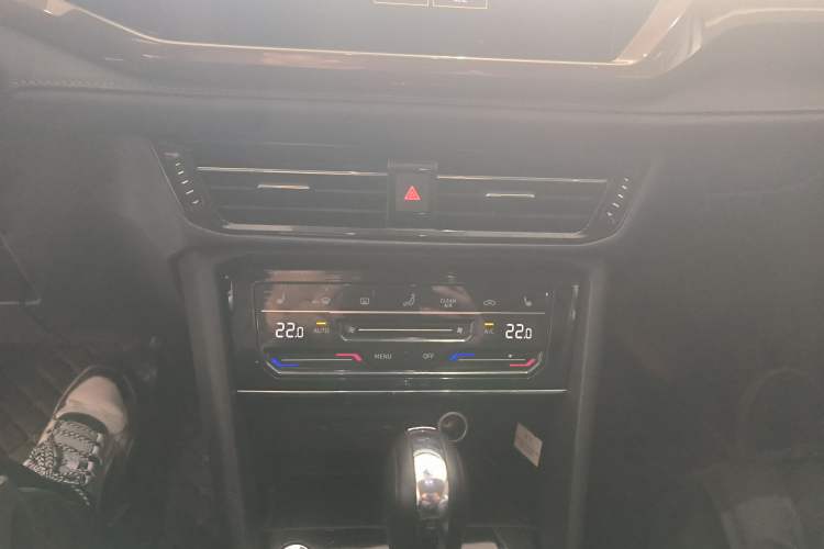 Used Volkswagen Tharu 2021 280TSI Two-Wheel-Drive Luxury Edition Audio And AC Panel