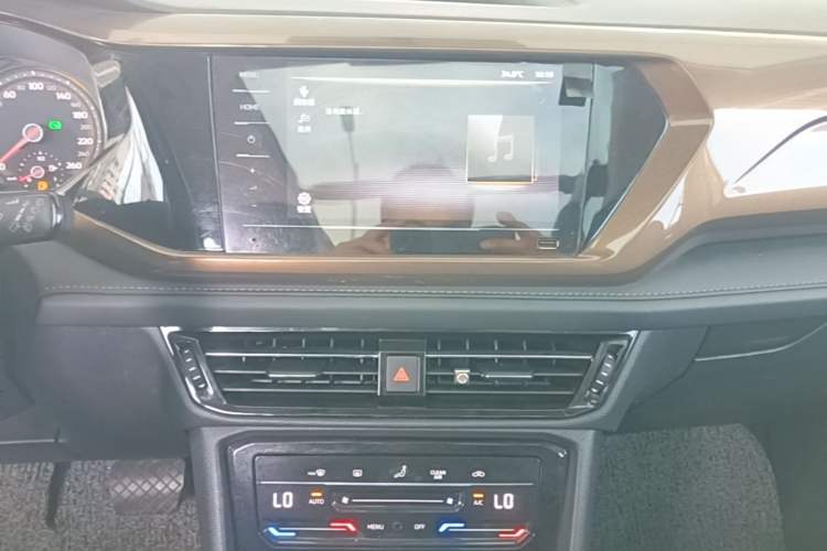 Used Volkswagen Tharu 2021 280TSI Two-Wheel Drive Comfort Edition Audio And AC Panel