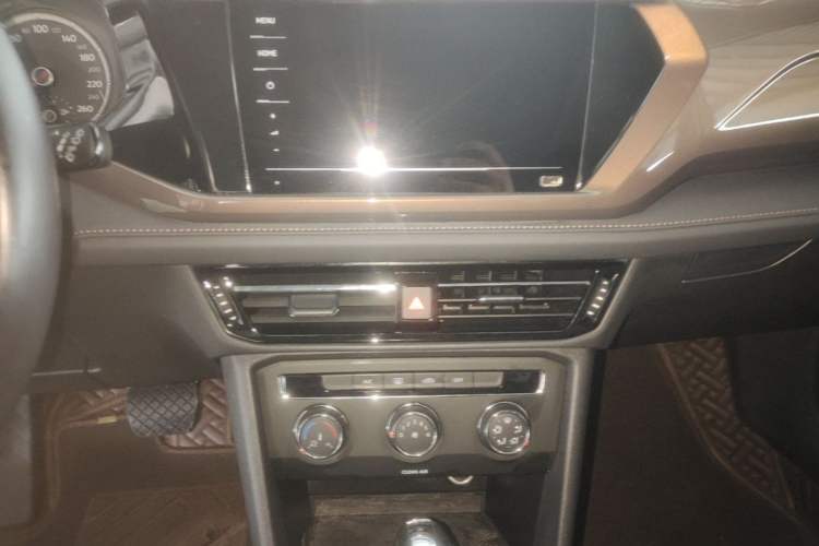 Used Volkswagen Tharu 2021 280TSI Two-Wheel Drive Comfort Edition Audio And AC Panel