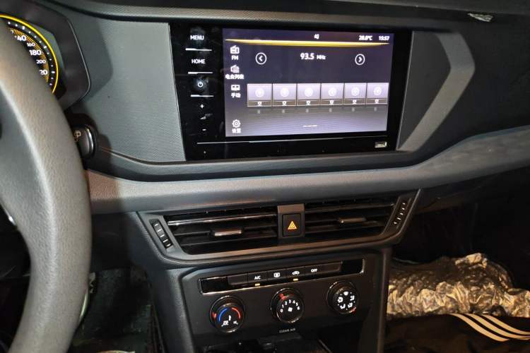 Used Volkswagen Tharu 2021 280TSI Two-Wheel Drive Trend Edition Audio And AC Panel