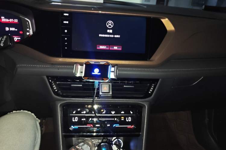 Used Volkswagen Tharu 2021 280TSI Two-Wheel-Drive Luxury Plus Edition Audio And AC Panel
