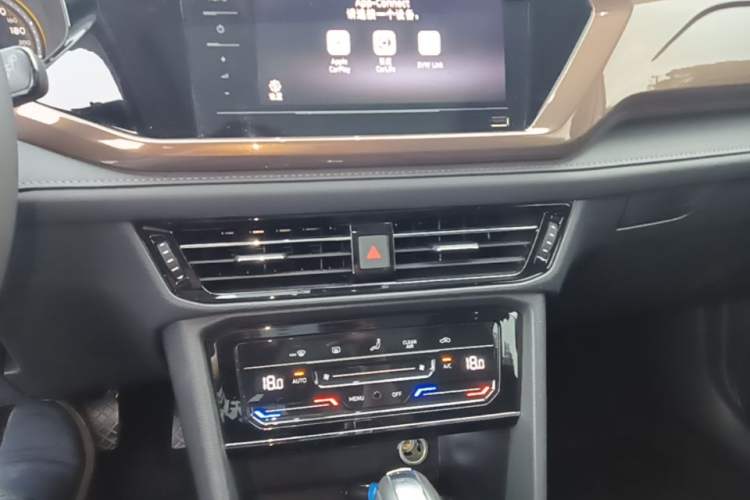 Used Volkswagen Tharu 2021 280TSI Two-Wheel Drive Comfort Edition Audio And AC Panel