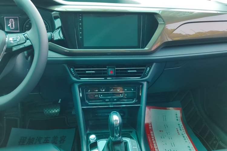 Used Volkswagen Tharu 2021 280TSI Two-Wheel-Drive Luxury Edition Audio And AC Panel