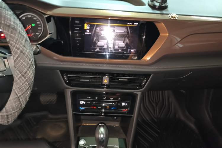 Used Volkswagen Tharu 2021 280TSI Two-Wheel Drive Comfort Edition Audio And AC Panel