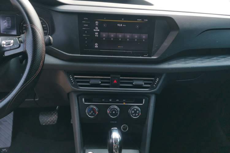 Used Volkswagen Tharu 2021 280TSI Two-Wheel Drive Trend Edition Audio And AC Panel