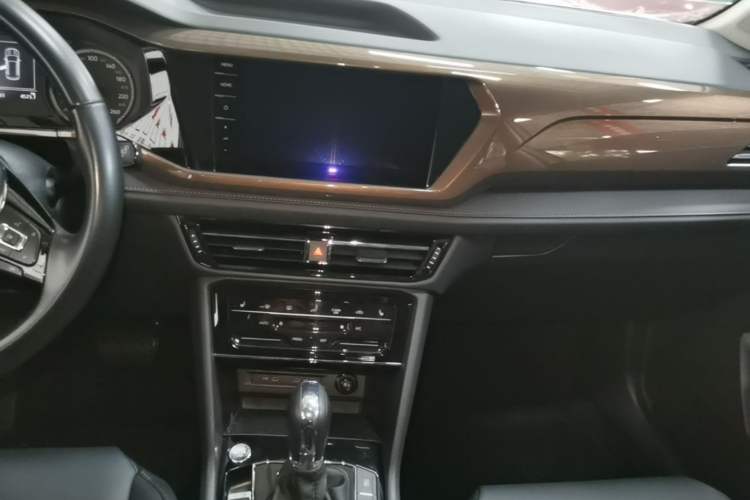 Used Volkswagen Tharu 2021 280TSI Two-Wheel-Drive Luxury Plus Edition Audio And AC Panel