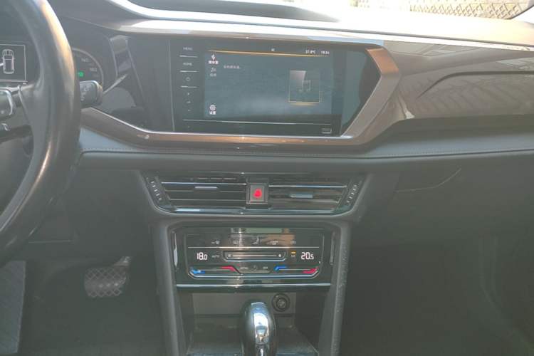 Used Volkswagen Tharu 2021 280TSI Two-Wheel Drive Comfort Edition Audio And AC Panel