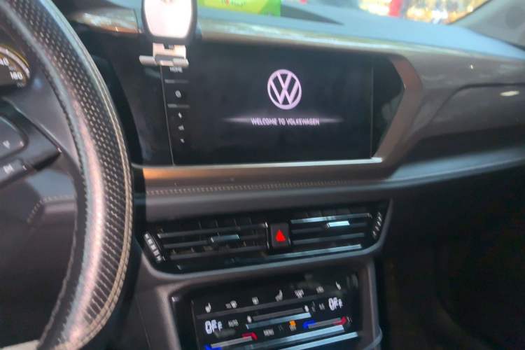 Used Volkswagen Tharu 2021 280TSI Two-Wheel-Drive Luxury Plus Edition Audio And AC Panel