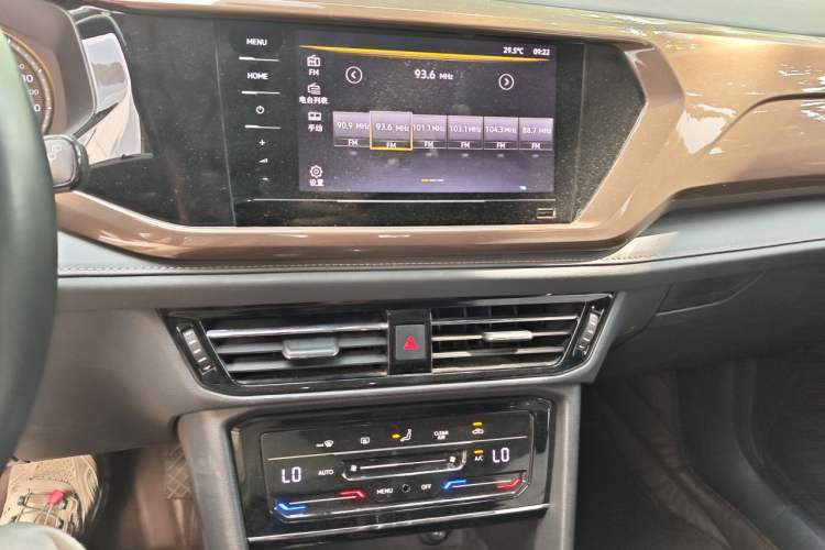 Used Volkswagen Tharu 2021 280TSI Two-Wheel Drive Trend Edition Audio And AC Panel