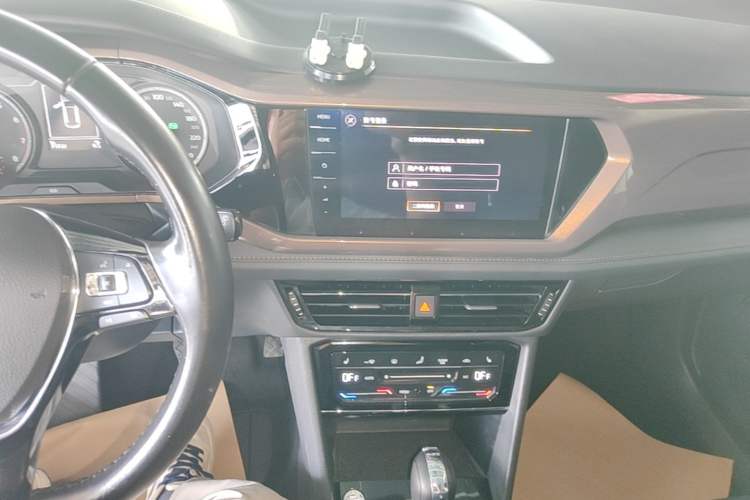 Used Volkswagen Tharu 2021 280TSI Two-Wheel-Drive Luxury Plus Edition Audio And AC Panel