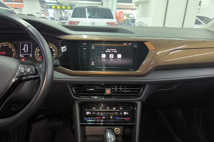 Used Volkswagen Tharu 2021 280TSI Two-Wheel Drive Comfort Edition Audio And AC Panel