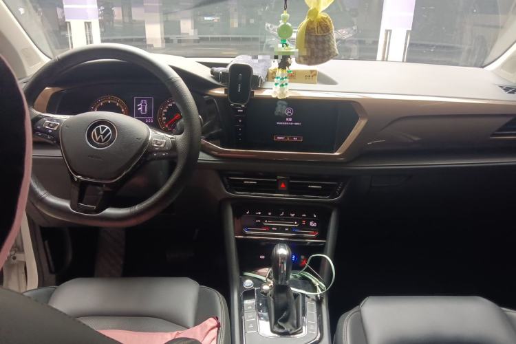Used Volkswagen Tharu 2021 280TSI Two-Wheel-Drive Luxury Plus Edition Center Console