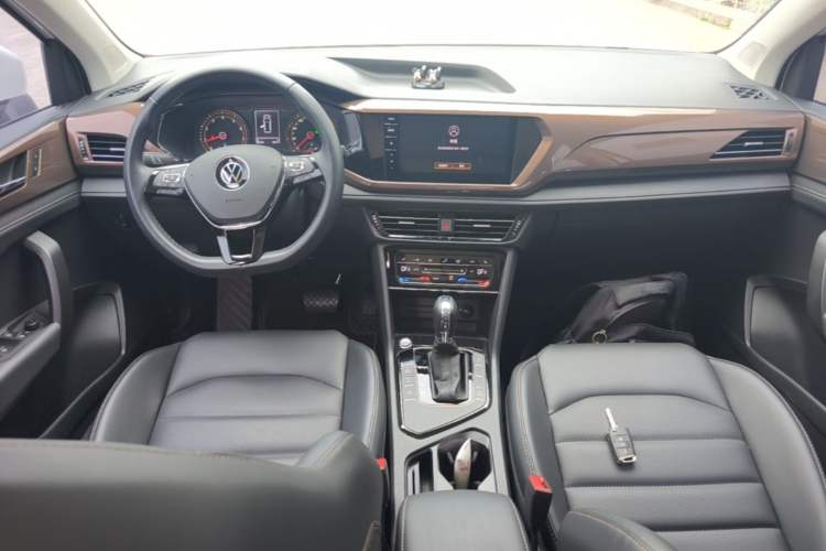 Used Volkswagen Tharu 2021 330TSI All-Wheel Drive Luxury PLUS Version Center Console