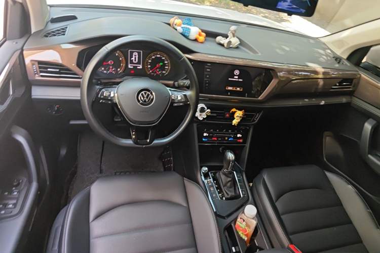 Used Volkswagen Tharu 2021 280TSI Two-Wheel-Drive Luxury Plus Edition Center Console