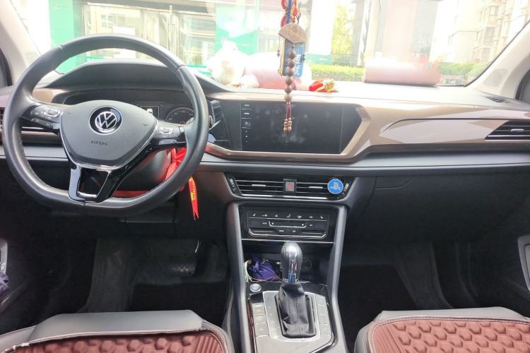 Used Volkswagen Tharu 2021 280TSI Two-Wheel-Drive Luxury Plus Edition Center Console