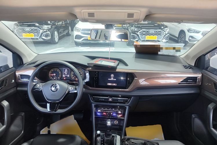 Used Volkswagen Tharu 2021 280TSI Two-Wheel-Drive Luxury Plus Edition Center Console