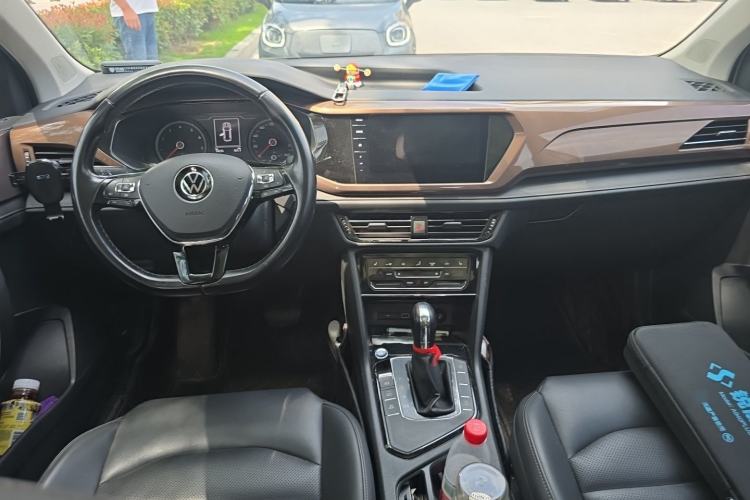 Used Volkswagen Tharu 2021 280TSI Two-Wheel-Drive Luxury Plus Edition Center Console
