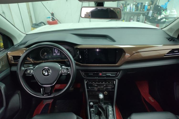 Used Volkswagen Tharu 2021 280TSI Two-Wheel-Drive Luxury Plus Edition Center Console