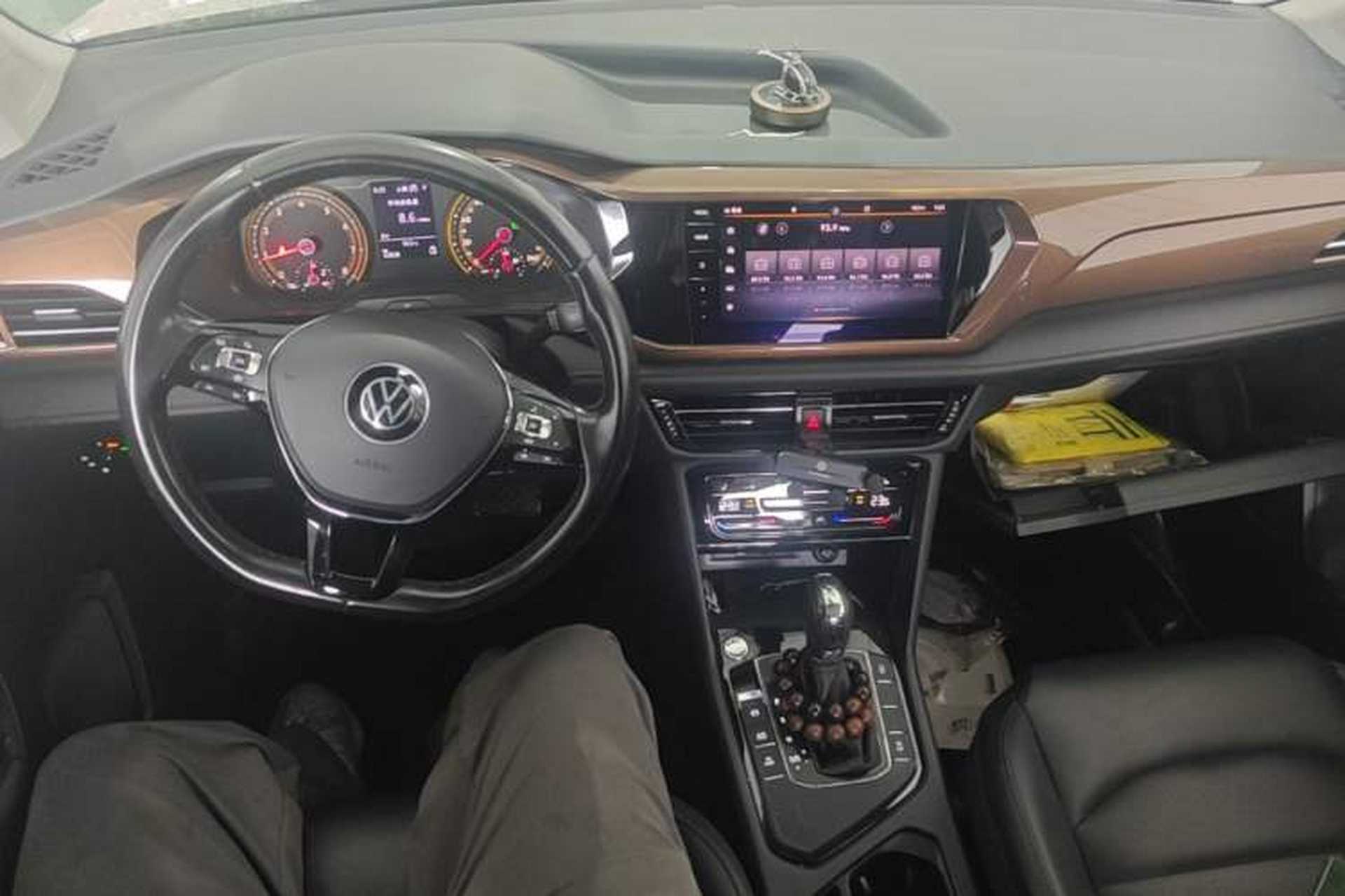 Used Volkswagen Tharu 2021 280TSI Two-Wheel-Drive Luxury Plus Edition Center Console