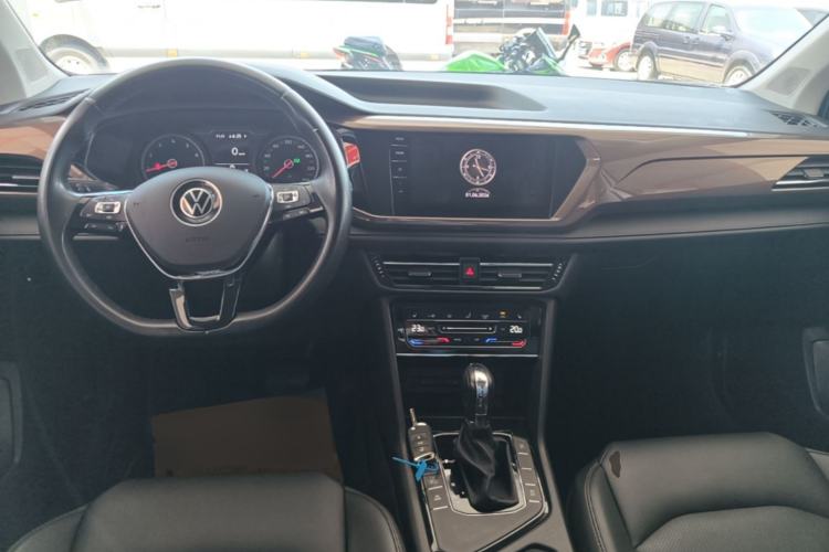 Used Volkswagen Tharu 2021 280TSI Two-Wheel-Drive Luxury Plus Edition Center Console