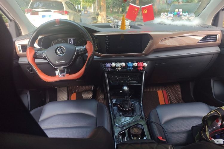Used Volkswagen Tharu 2021 280TSI Two-Wheel-Drive Luxury Plus Edition Center Console
