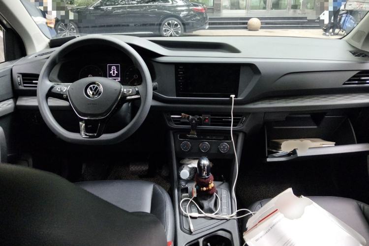 Used Volkswagen Tharu 2021 280TSI Two-Wheel Drive Trend Edition Center Console