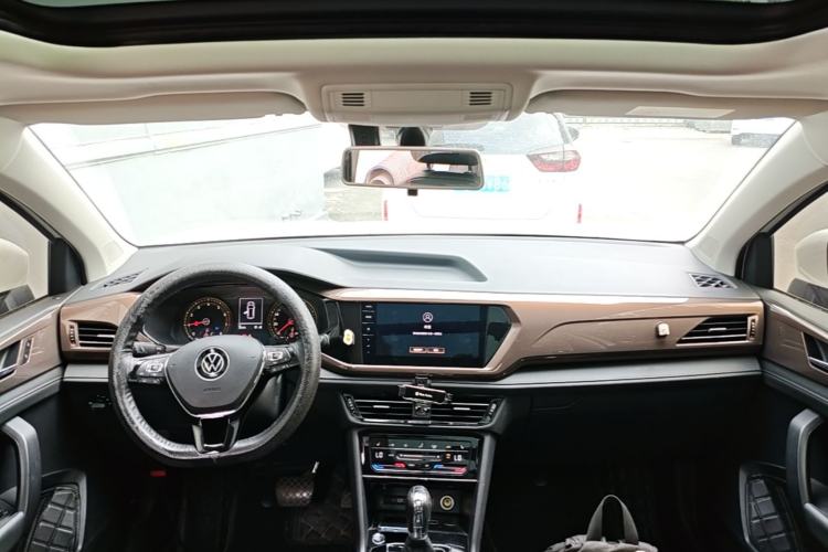 Used Volkswagen Tharu 2021 280TSI Two-Wheel-Drive Luxury Plus Edition Center Console