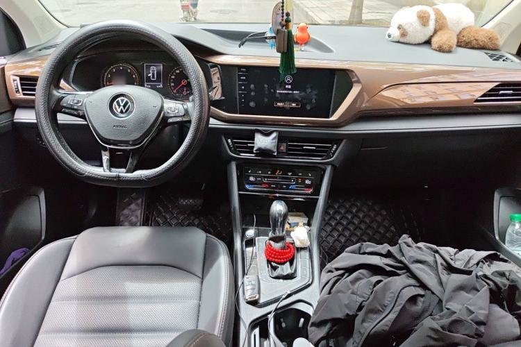 Used Volkswagen Tharu 2021 330TSI All-Wheel Drive Luxury PLUS Version Center Console