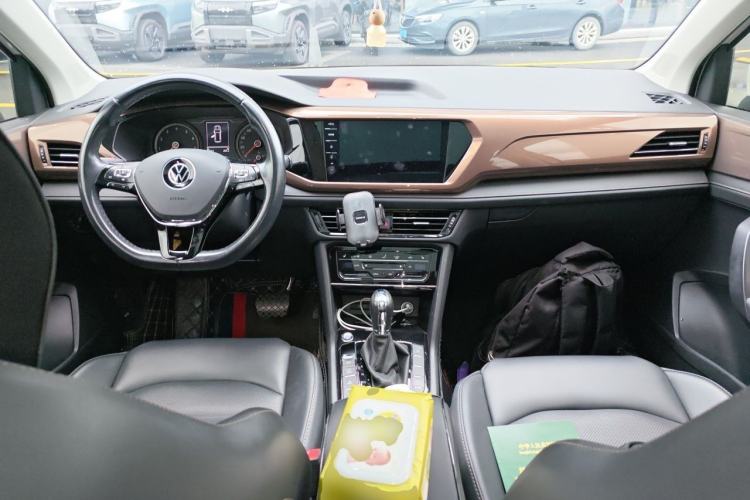 Used Volkswagen Tharu 2021 280TSI Two-Wheel-Drive Luxury Plus Edition Center Console