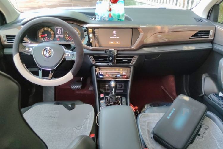 Used Volkswagen Tharu 2021 280TSI Two-Wheel-Drive Luxury Plus Edition Center Console