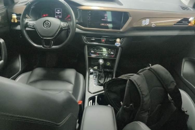 Used Volkswagen Tharu 2021 280TSI Two-Wheel-Drive Luxury Plus Edition Center Console