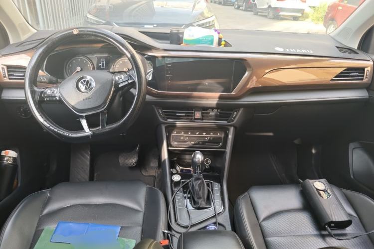 Used Volkswagen Tharu 2021 280TSI Two-Wheel-Drive Luxury Plus Edition Center Console