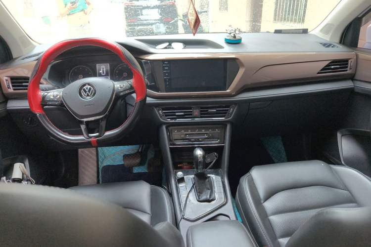 Used Volkswagen Tharu 2021 280TSI Two-Wheel-Drive Luxury Plus Edition Center Console