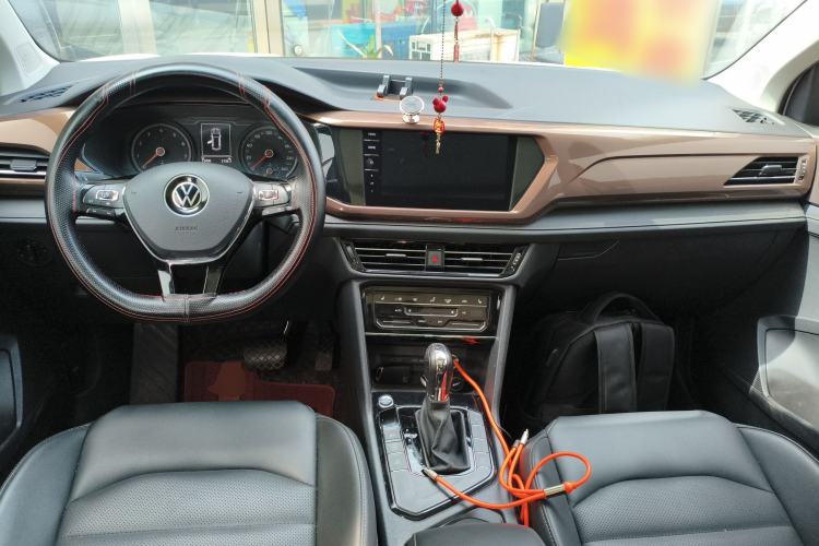 Used Volkswagen Tharu 2021 280TSI Two-Wheel-Drive Luxury Plus Edition Center Console