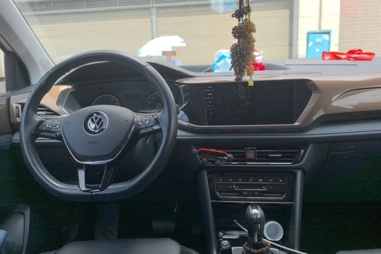 Used Volkswagen Tharu 2021 330TSI All-Wheel Drive Luxury PLUS Version Center Console