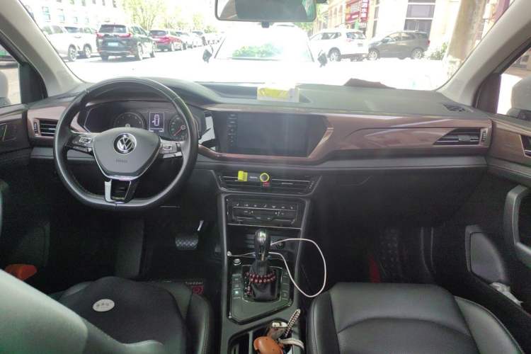 Used Volkswagen Tharu 2021 330TSI All-Wheel Drive Luxury PLUS Version Center Console