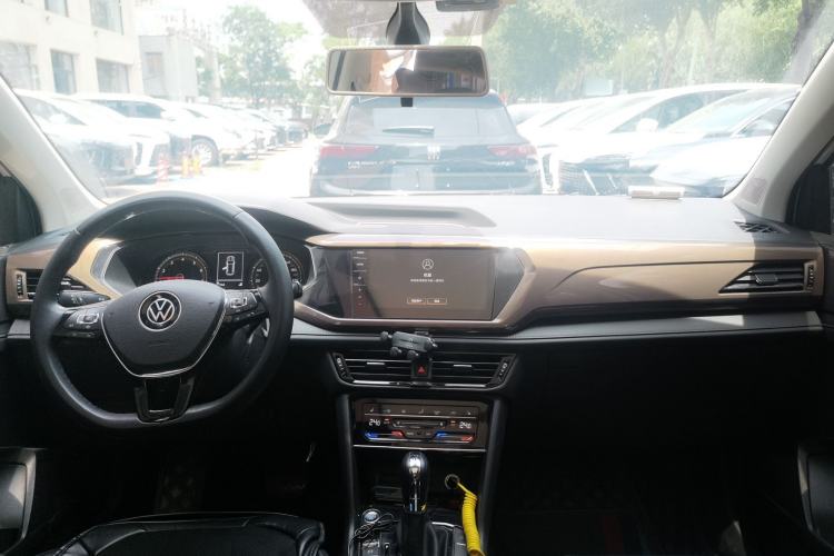 Used Volkswagen Tharu 2021 280TSI Two-Wheel-Drive Luxury Plus Edition Center Console
