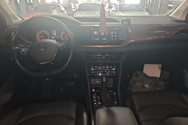 Used Volkswagen Tharu 2021 280TSI Two-Wheel-Drive Luxury Plus Edition Center Console