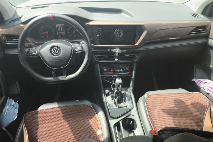 Used Volkswagen Tharu 2021 280TSI Two-Wheel-Drive Luxury Plus Edition Center Console