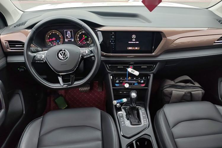 Used Volkswagen Tharu 2021 330TSI All-Wheel Drive Luxury PLUS Version Center Console