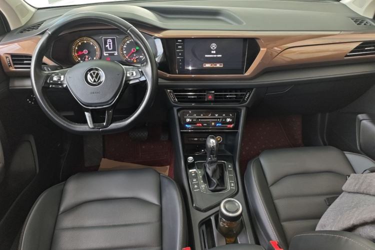 Used Volkswagen Tharu 2021 280TSI Two-Wheel-Drive Luxury Plus Edition Center Console