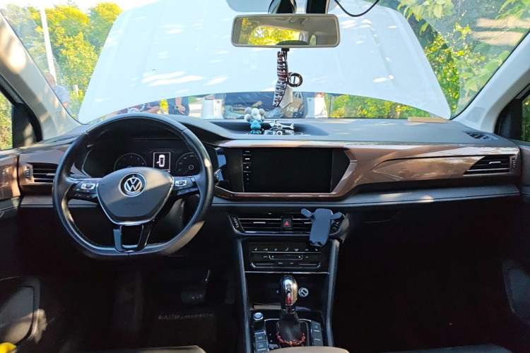 Used Volkswagen Tharu 2021 280TSI Two-Wheel-Drive Luxury Edition Center Console