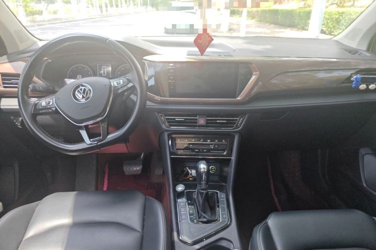 Used Volkswagen Tharu 2021 280TSI Two-Wheel-Drive Luxury Plus Edition Center Console