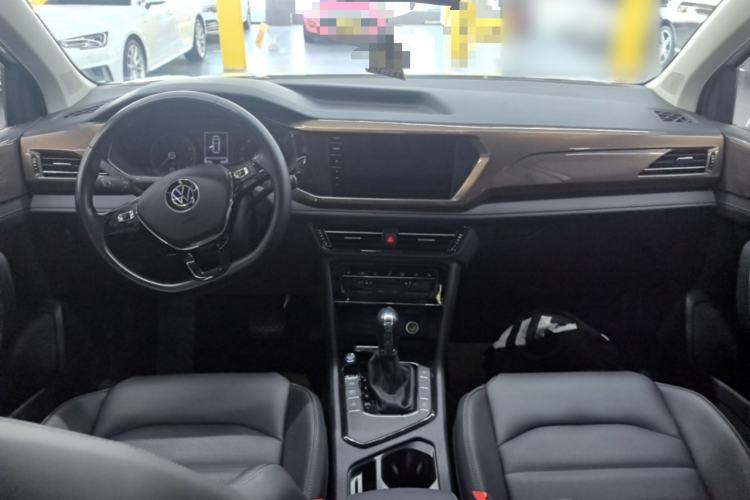 Used Volkswagen Tharu 2021 280TSI Two-Wheel-Drive Luxury Plus Edition Center Console