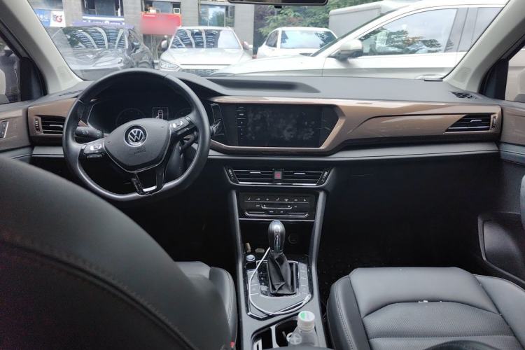 Used Volkswagen Tharu 2021 280TSI Two-Wheel-Drive Luxury Plus Edition Center Console