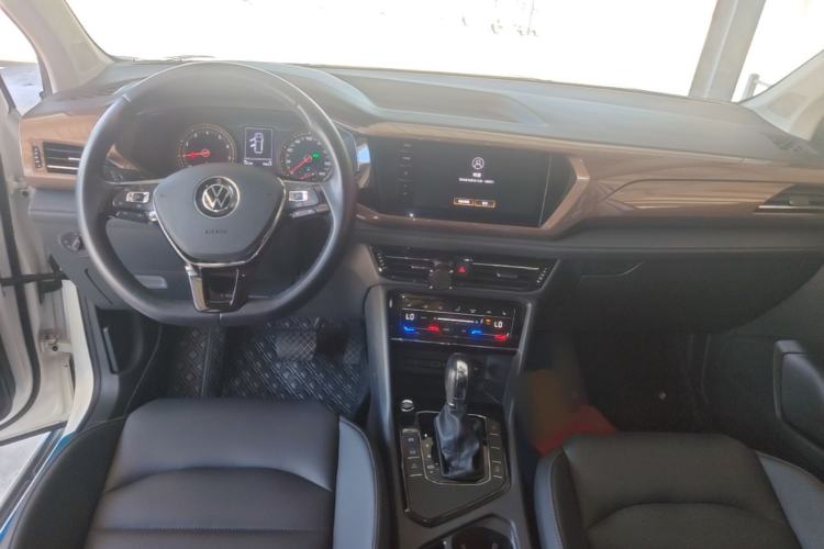 Used Volkswagen Tharu 2021 280TSI Two-Wheel-Drive Luxury Plus Edition Center Console